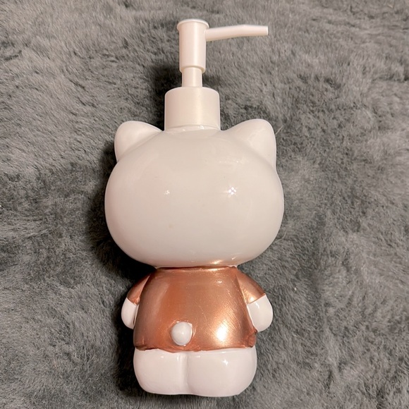 New Hello Kitty Soap Dispenser - Picture 2 of 2